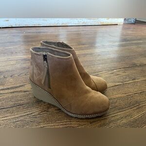 Toms Avery Wedge Bootie‎ women's size 7